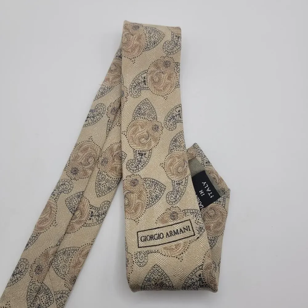 Giorgio Armani Tie Beige Paisley‎ Silk Necktie Handmade Luxury Designer Classic